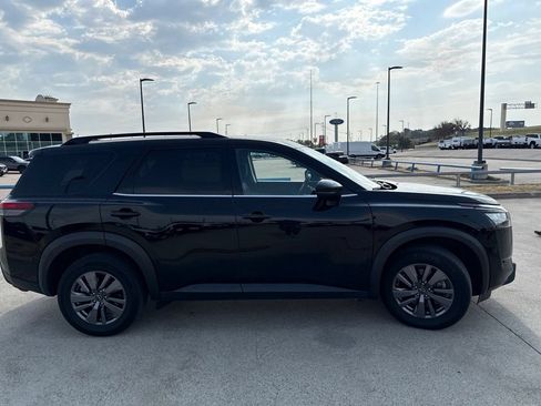 Used 2025 Nissan Pathfinder SV AWD/4WD image 17