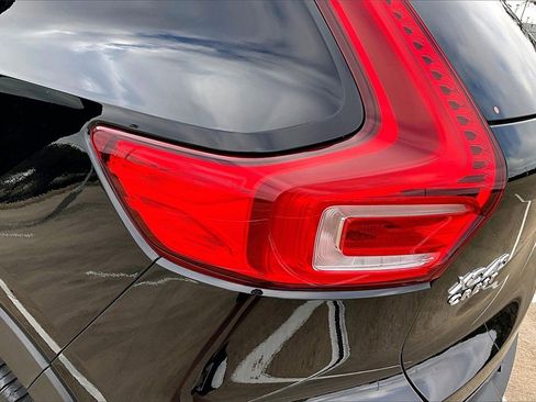 Used 2024 Volvo XC40 B5 Ultimate w/ Protection Package Premier image 20