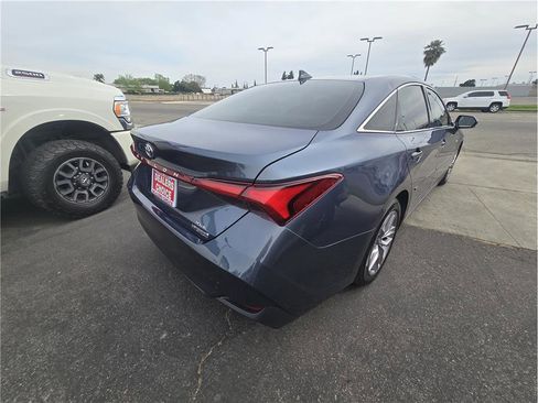 Used 2020 Toyota Avalon XLE w/ Moonroof Package FWD image 5