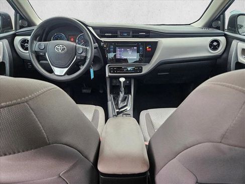 Used 2018 Toyota Corolla LE image 14