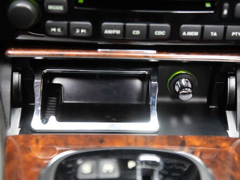 Used 2005 Jaguar XJ8 RWD image 91