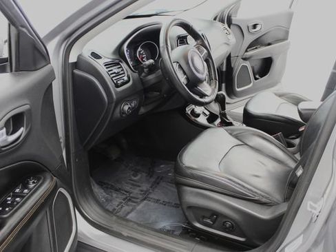 Used 2017 Jeep Compass Limited w/ Navigation Group AWD/4WD image 11