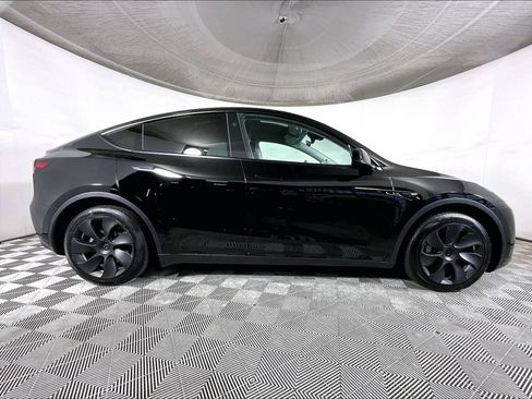 Used 2024 Tesla Model Y Long Range AWD/4WD image 8