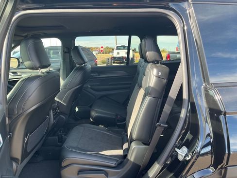 New 2025 Jeep Grand Cherokee L Altitude image 16