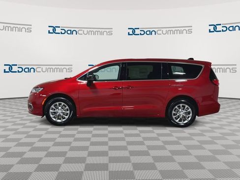 New 2026 Chrysler Pacifica Limited AWD/4WD image 6