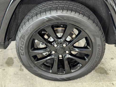 Used 2018 Jeep Grand Cherokee Altitude RWD image 33