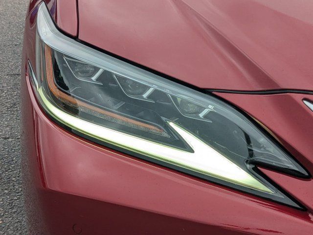 Used 2021 Lexus ES 300h Ultra Luxury w/ Accessory Package 2 FWD image 11