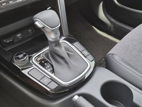 New 2026 Kia Seltos S FWD image 17
