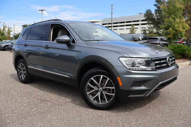 Certified 2020 Volkswagen Tiguan SE w/ Panoramic Sunroof Package AWD/4WD image 1