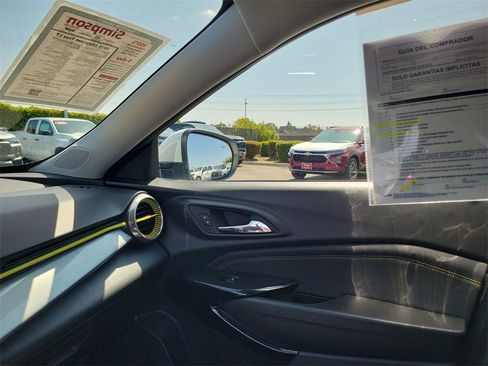 Used 2025 Chevrolet Trax LT w/ Driver Confidence Package image 11
