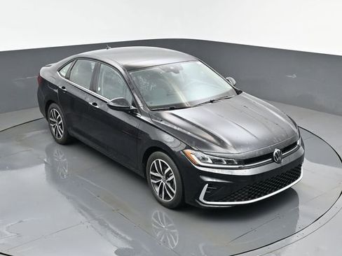 Used 2025 Volkswagen Jetta SE FWD image 19