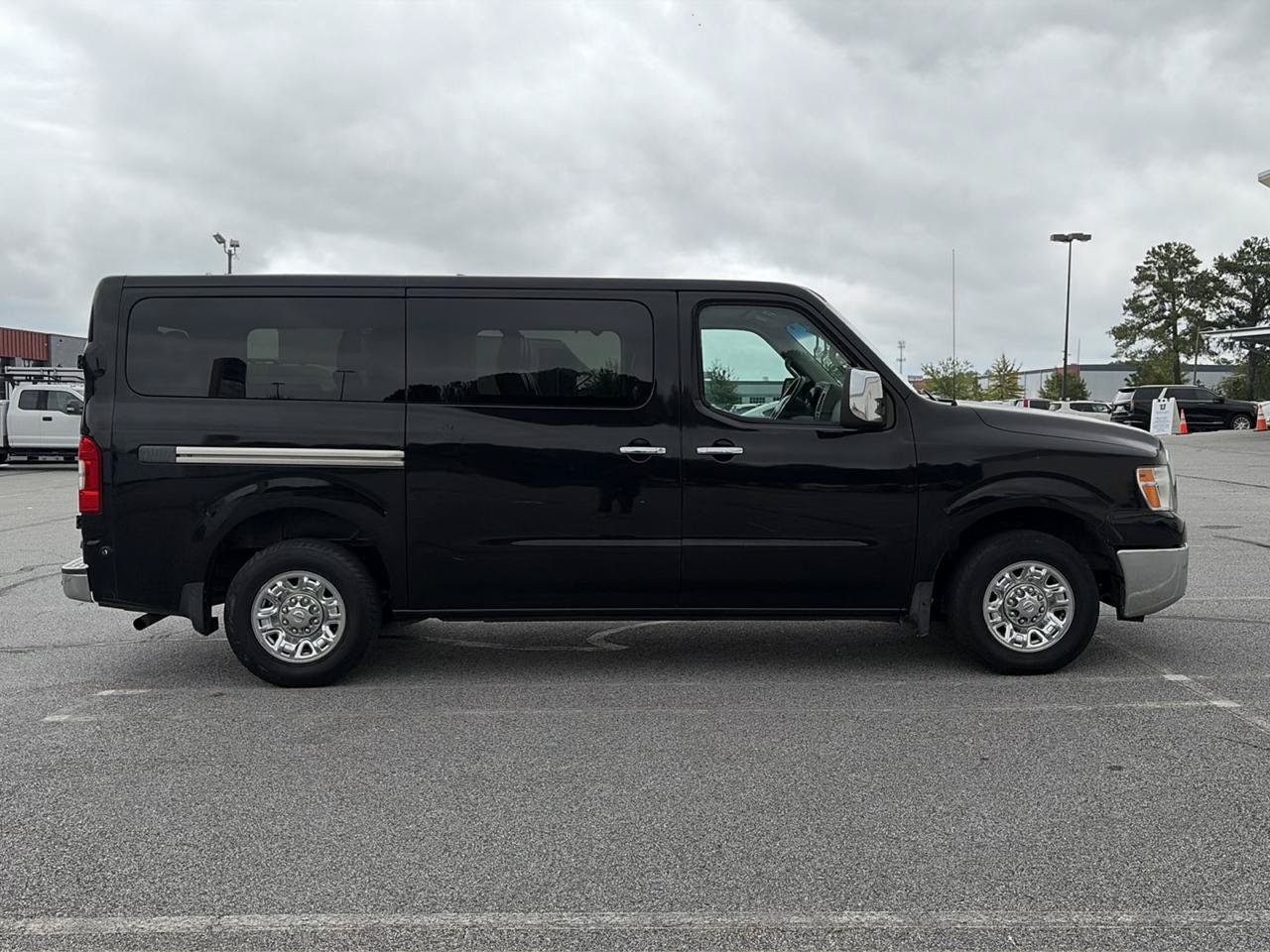 Used 2014 Nissan NV 3500 SL w/ Technology Package RWD image 4
