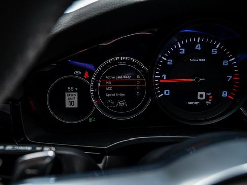 Used 2023 Porsche Cayenne Platinum Edition image 23