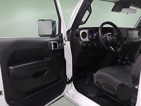 Used 2024 Jeep Wrangler Unlimited Sport AWD/4WD image 11
