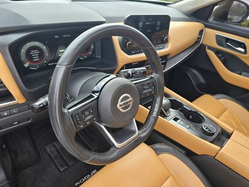 Used 2021 Nissan Rogue Platinum image 16