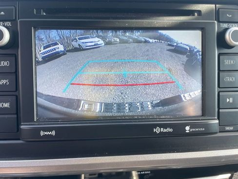 Used 2018 Toyota Tacoma SR5 AWD/4WD image 20