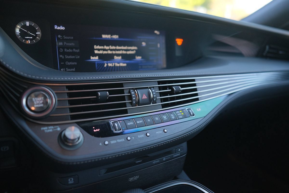 Used 2018 Lexus LS 500 F Sport w/ Performance Package RWD image 20