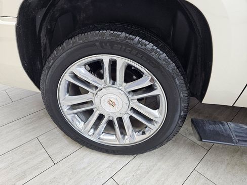 Used 2013 Cadillac Escalade ESV Platinum RWD image 42
