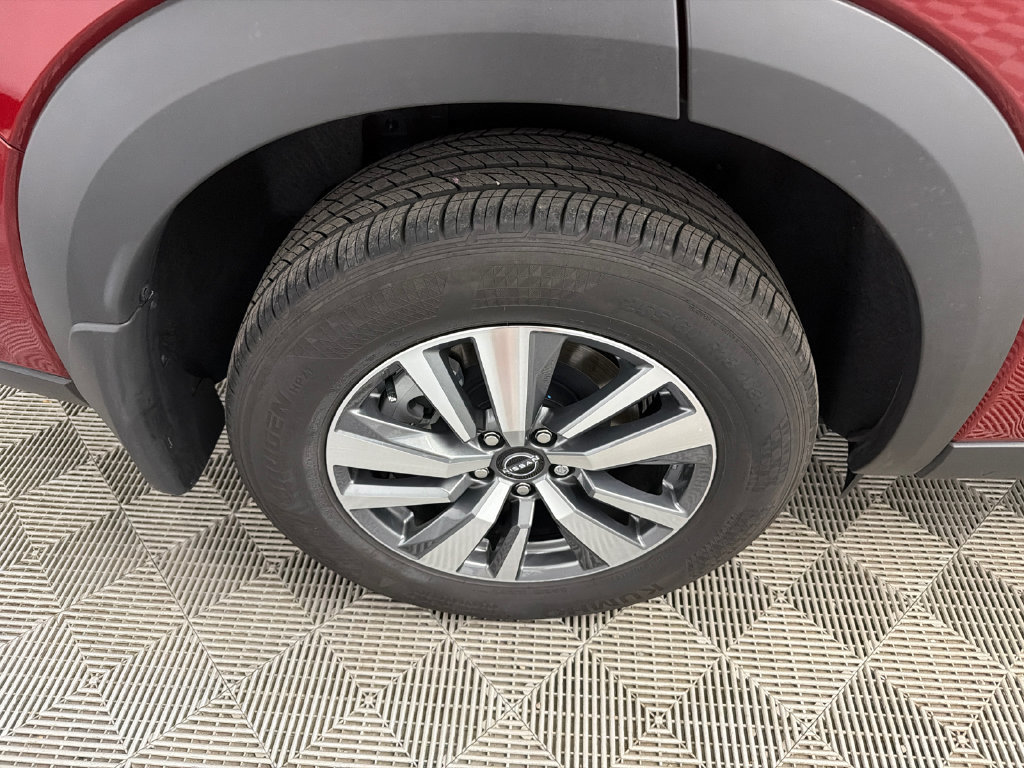 Used 2025 Nissan Pathfinder SL AWD/4WD image 18