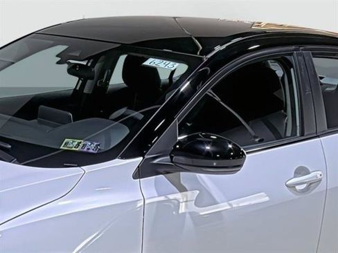 Used 2025 Nissan Sentra SR FWD image 8