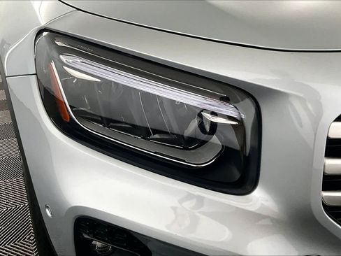 Used 2025 Mercedes-Benz GLB 250 4MATIC image 26