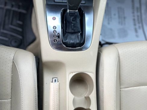 Used 2009 Volkswagen Jetta SE image 16