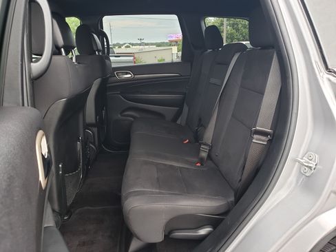 Used 2017 Jeep Grand Cherokee Laredo w/ Quick Order Package 2BE RWD image 28