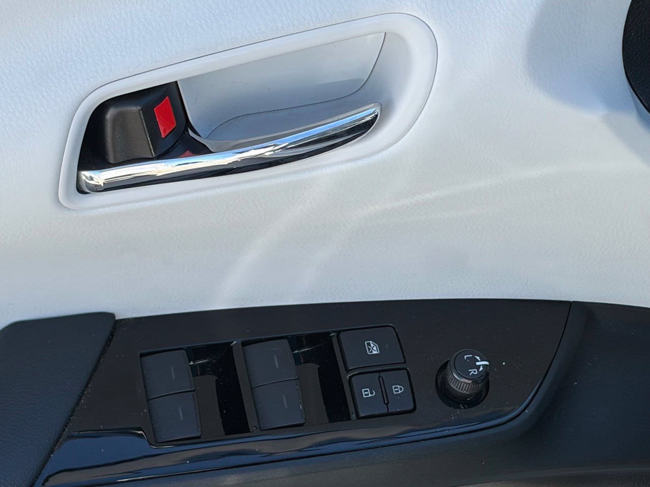 Used 2019 Toyota Prius XLE w/ Carpet Mat Package FWD image 7