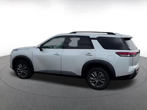 Used 2025 Nissan Pathfinder SV FWD image 8