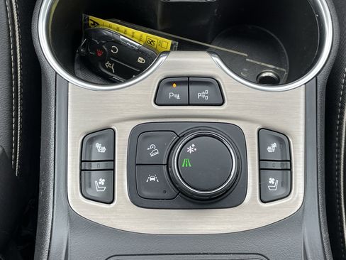 Used 2018 GMC Terrain Denali w/ Advanced Safety Package image 26