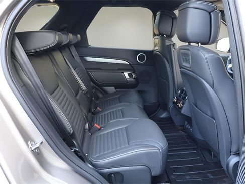 Used 2025 Land Rover Discovery Dynamic SE image 19