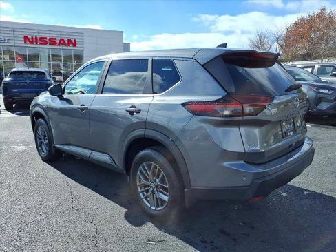 Used 2025 Nissan Rogue S AWD/4WD image 9
