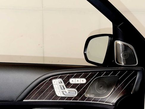 Used 2025 Mercedes-Benz Maybach GLS 600 4MATIC image 10