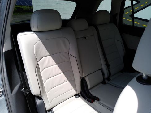 Used 2019 Volkswagen Tiguan SEL Premium AWD/4WD image 29
