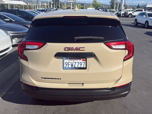 Used 2023 GMC Terrain SLE w/ Driver Convenience Package FWD image 13