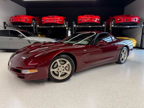 Used 2003 Chevrolet Corvette Coupe w/ Preferred Equipment Group RWD image 3