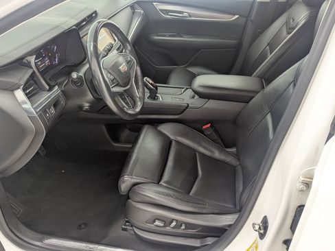 Used 2017 Cadillac XT5 Luxury w/ Driver Awareness Package image 4