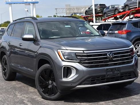 Used 2024 Volkswagen Atlas SE w/ Panoramic Sunroof Package AWD/4WD image 2