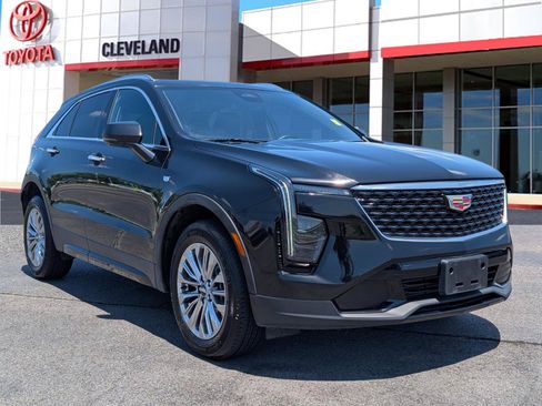 Used 2024 Cadillac XT4 Premium Luxury AWD/4WD image 2