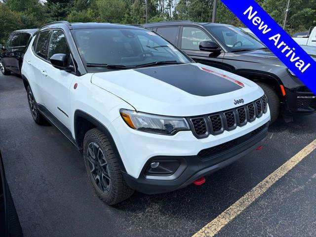Certified 2025 Jeep Compass Trailhawk w/ Trailhawk Convenience Group AWD/4WD image 1