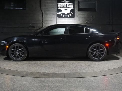 Used 2019 Dodge Charger SXT w/ Blacktop Package image 4
