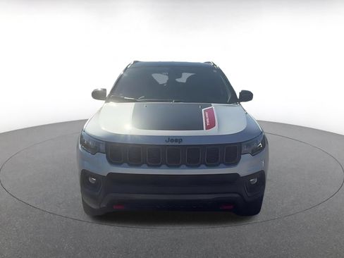 Used 2025 Jeep Compass Trailhawk AWD/4WD image 4