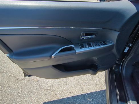 Used 2025 Mitsubishi Outlander Sport SE AWD/4WD image 21