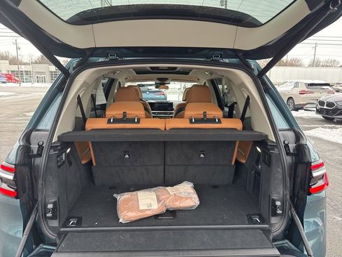 Used 2024 BMW X7 xDrive40i w/ Climate Comfort Package image 21