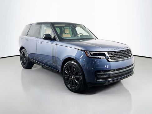Used 2025 Land Rover Range Rover SE AWD/4WD image 3