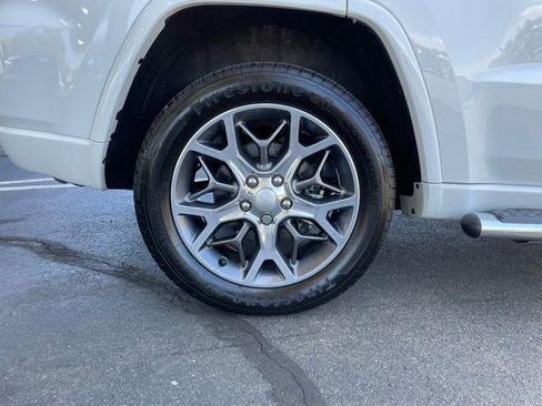 Used 2021 Jeep Grand Cherokee Overland AWD/4WD image 38