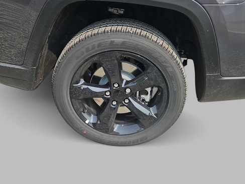 New 2025 Jeep Grand Cherokee L Altitude image 5