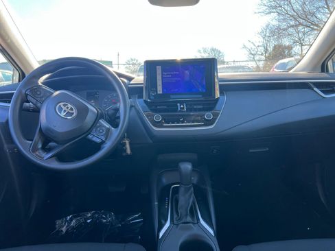 Used 2025 Toyota Corolla LE image 31