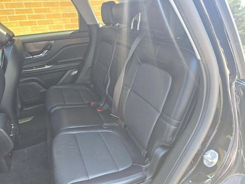 Used 2022 Lincoln Corsair AWD w/ Premium Package image 2