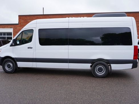 Used 2025 Mercedes-Benz Sprinter 2500 image 2